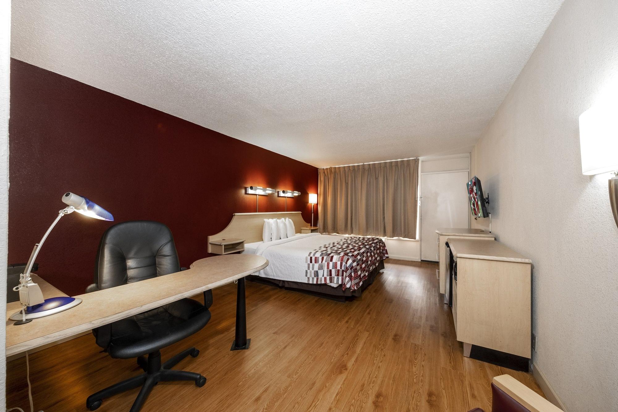 Red Roof Inn & Suites ווית'וויל מראה חיצוני תמונה