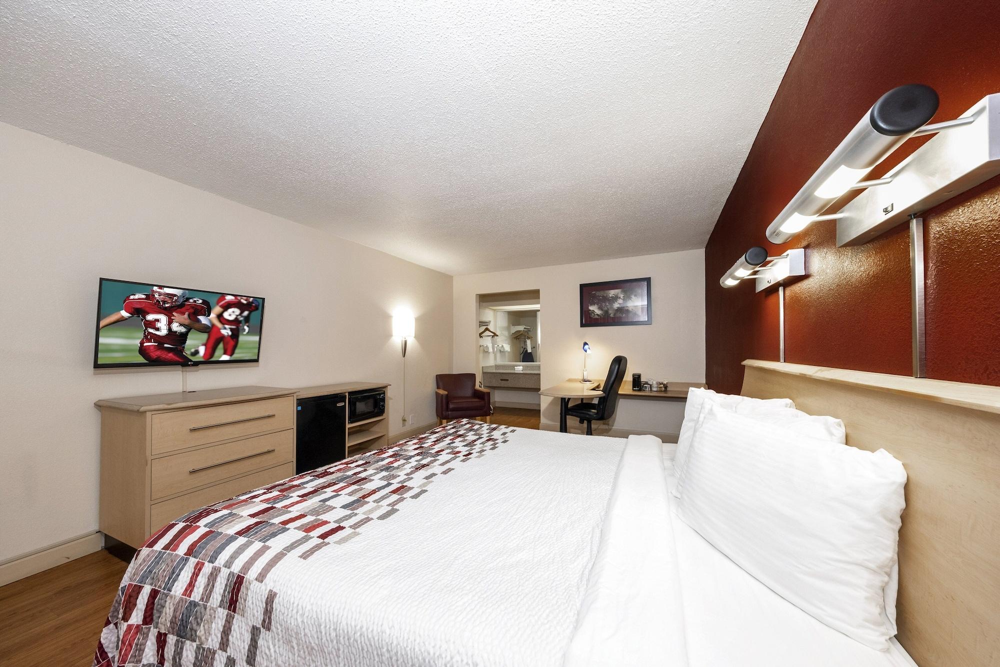 Red Roof Inn & Suites ווית'וויל מראה חיצוני תמונה