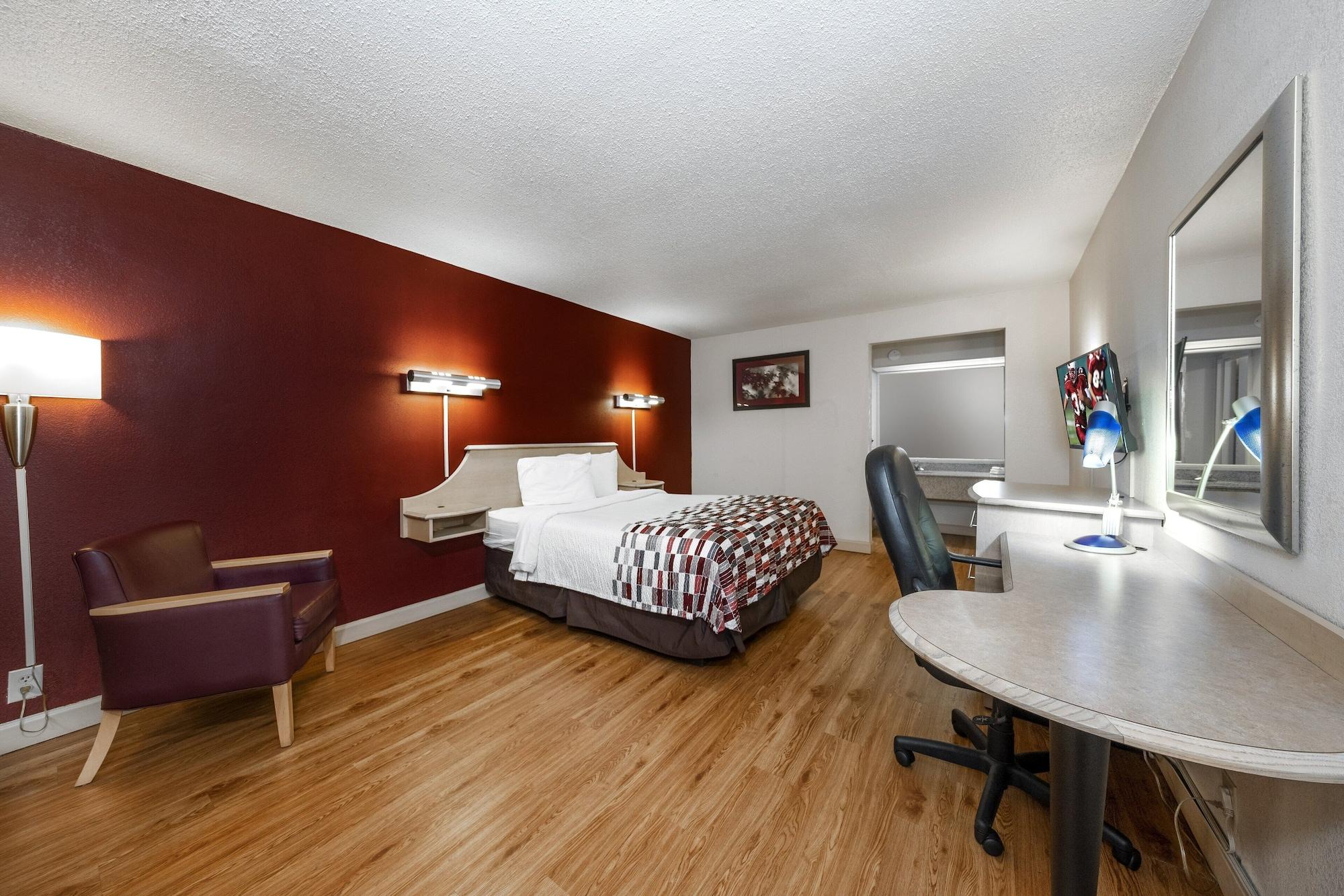 Red Roof Inn & Suites ווית'וויל מראה חיצוני תמונה