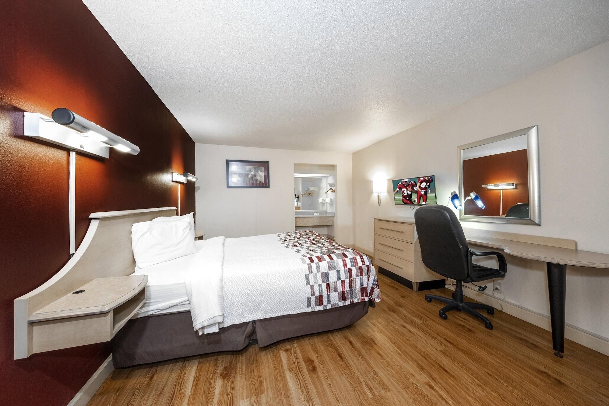 Red Roof Inn & Suites ווית'וויל מראה חיצוני תמונה