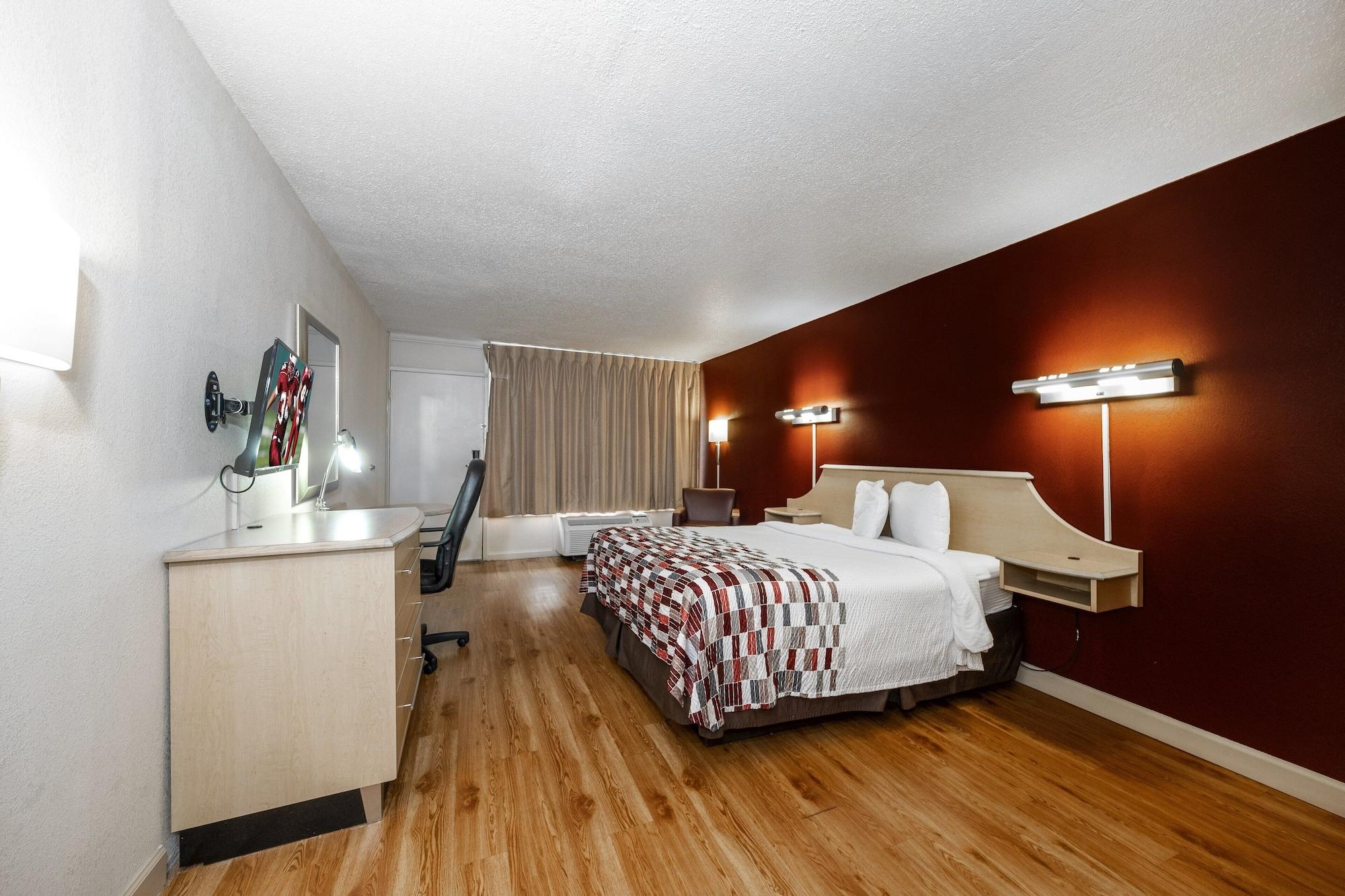 Red Roof Inn & Suites ווית'וויל מראה חיצוני תמונה
