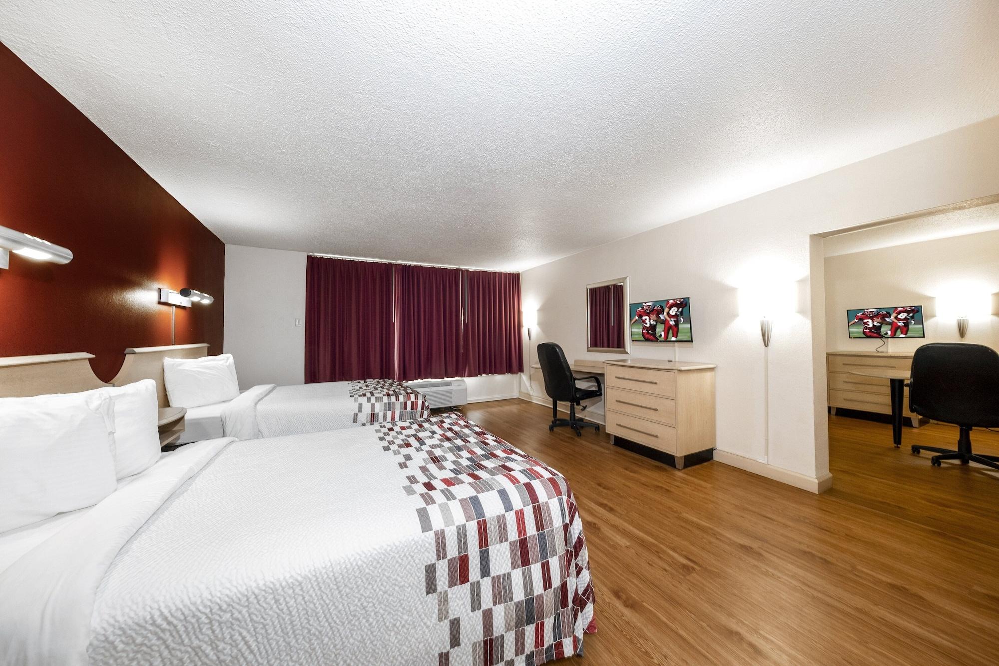 Red Roof Inn & Suites ווית'וויל מראה חיצוני תמונה